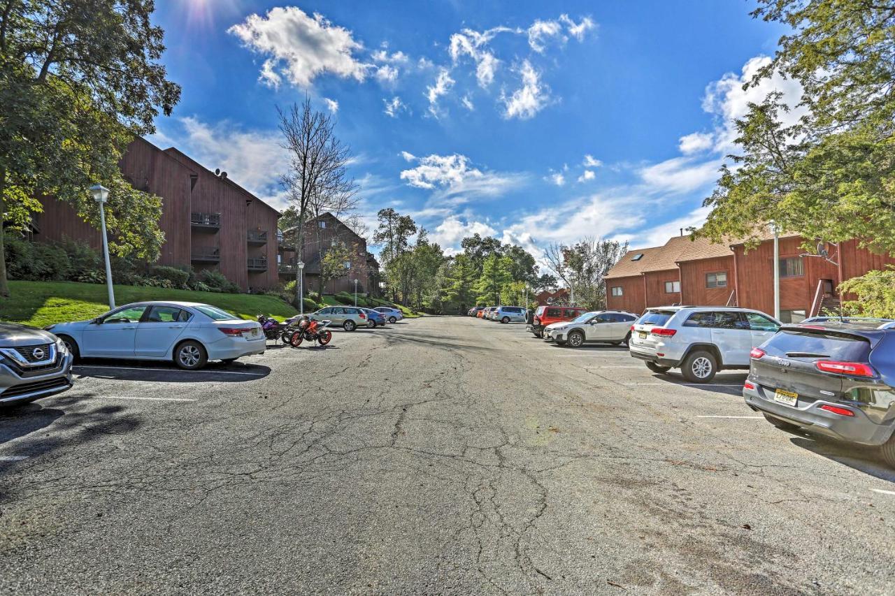 Vernon Condo With Deck, Near Appalachian Trail! Exterior photo